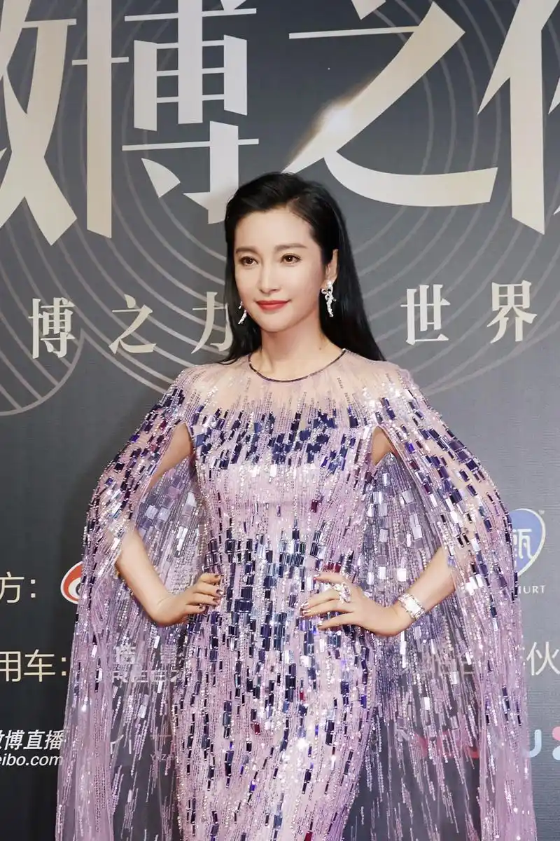原创李冰冰紫色亮片纱裙薄纱披肩曼妙曲线御姐范十足