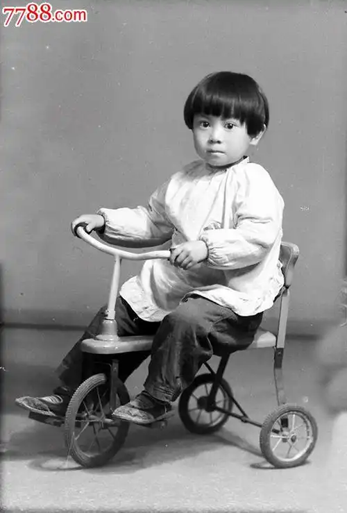 骑童车的小女孩【老底片】-se53095816-老照片-零售-7788收藏__中国