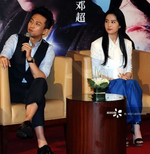 刘亦菲,邓超出席上海电影《四大名捕》的宣传