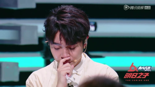 吴青峰明日之子 独秀赛道遭遇团灭? 青峰压力太大自责落泪