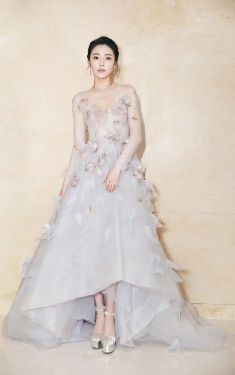 黄梦莹性感深v礼服活动照高清图片46