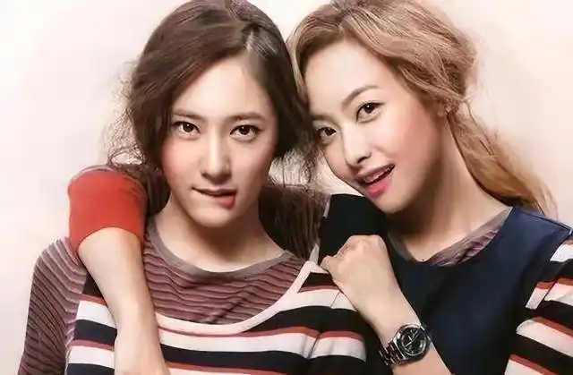 宋茜现身《保你平安》路演,当粉丝提到崔雪莉时,忍不住泪洒现场_观众