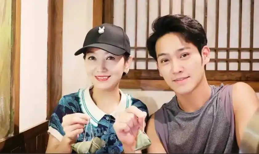 原创赵雅芝的骄傲三个儿子都是学霸今大儿子44岁二儿子40岁