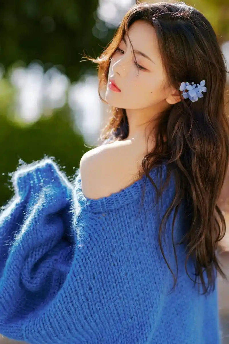 杨超越高清壁纸头像(三十)[心]