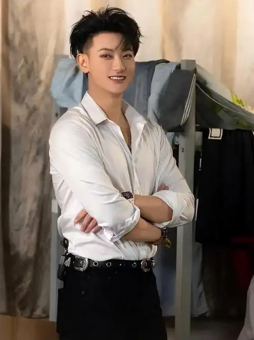 曝黄子韬求婚后续:一直沉默,粉丝集体破房脱粉,大量亲密照曝光