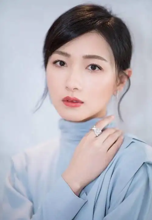 万茜曾拒绝七次潜规则与圈外老公结婚生女如今41岁活的漂亮