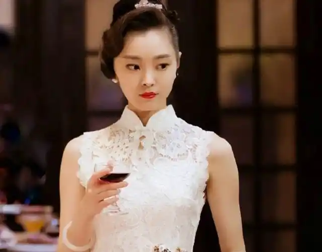 李沁|旗袍美人宋轶,拥有a4腰的黄金比例身材,一出场光芒万丈