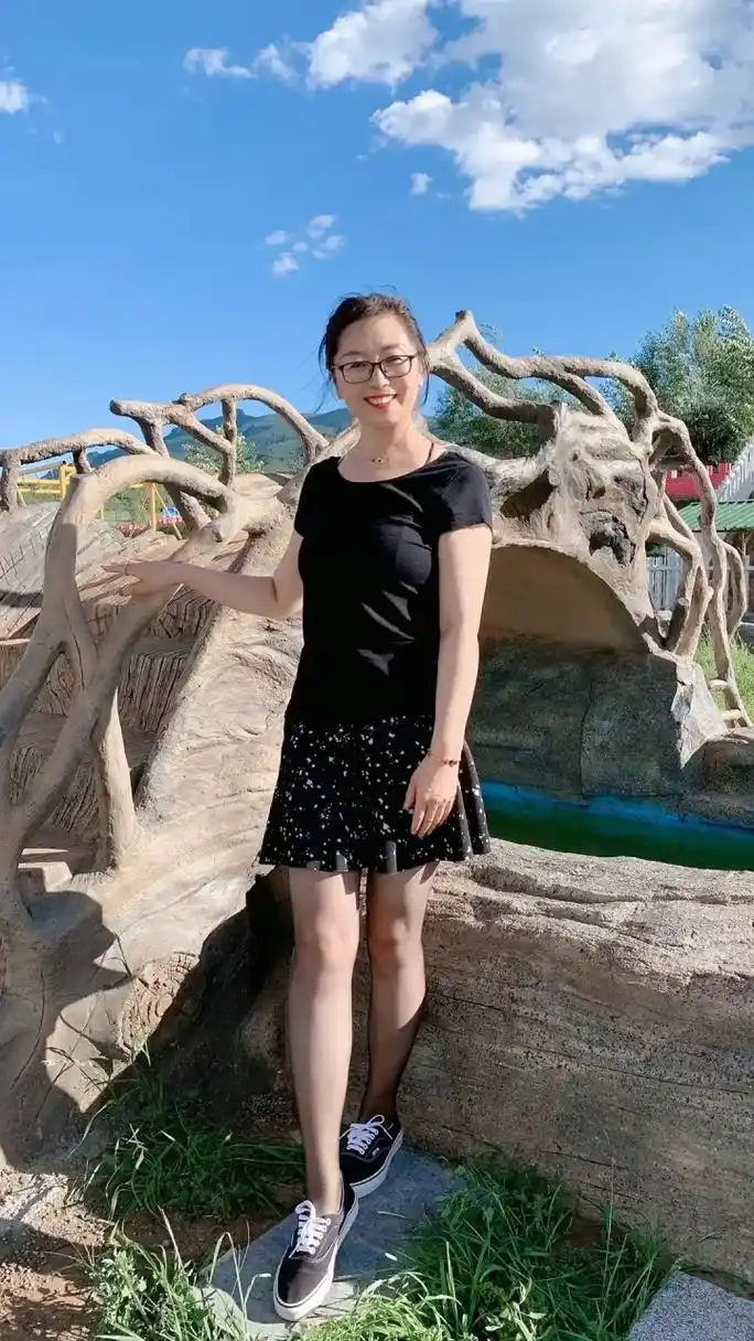 我身高165,体重120斤,今年48岁了,我一直感觉自己还算漂亮的,起码身材