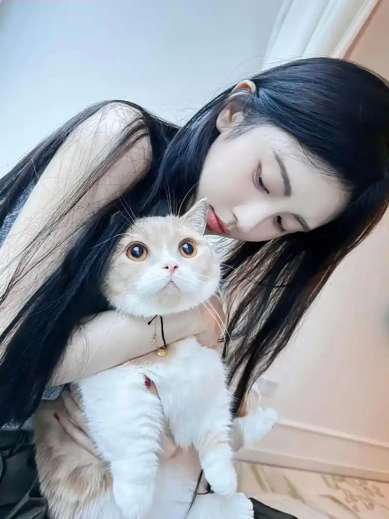 鞠婧祎 与猫嘻嘻 嘻总.#dou上热门 #向全世界安利 #甜 - 抖音