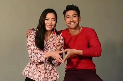 刘雯崔始源最新广告大片曝光 "石榴夫妇"再合体粉丝大呼过瘾【组图】