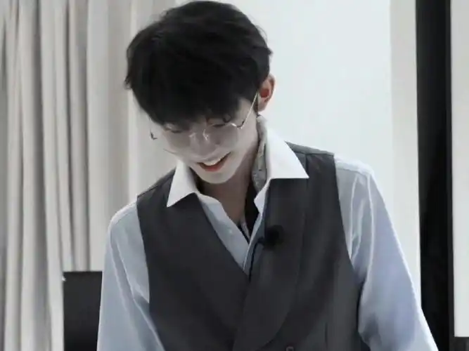 金丝眼镜这块马老师就没有输过#马嘉祺我们的歌##马嘉祺韩剧男主