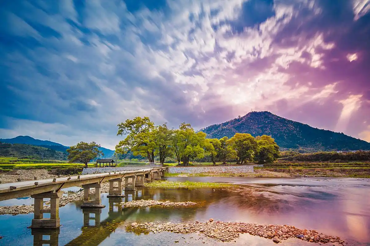 松花湖风景名胜区是吉林市的一颗璀璨明珠,国家4a级旅游景区,拥有美丽