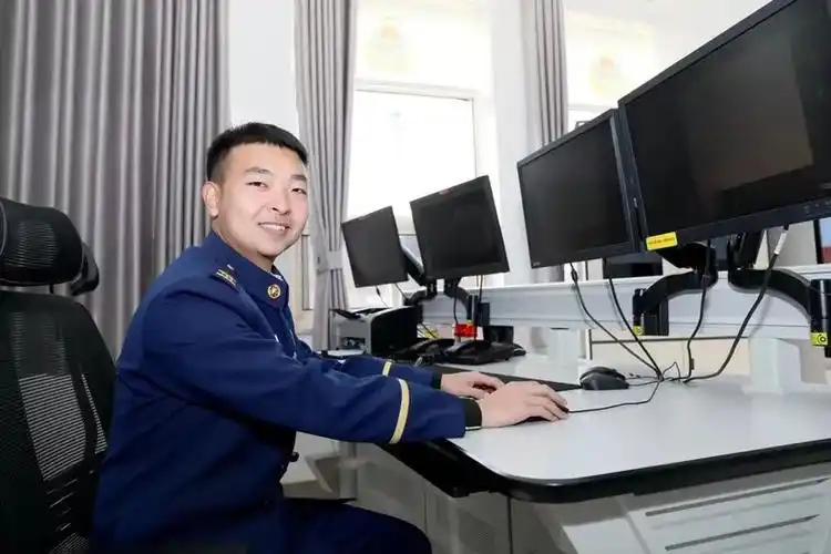 就地过年为爱停留