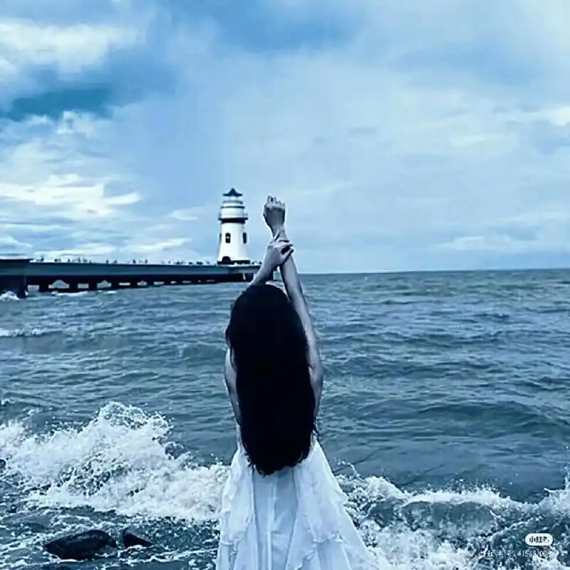 看海背影不露脸女头