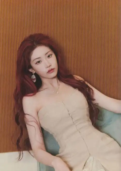 喻言日常之性感迷人红发少女喻言写真集绝美组图