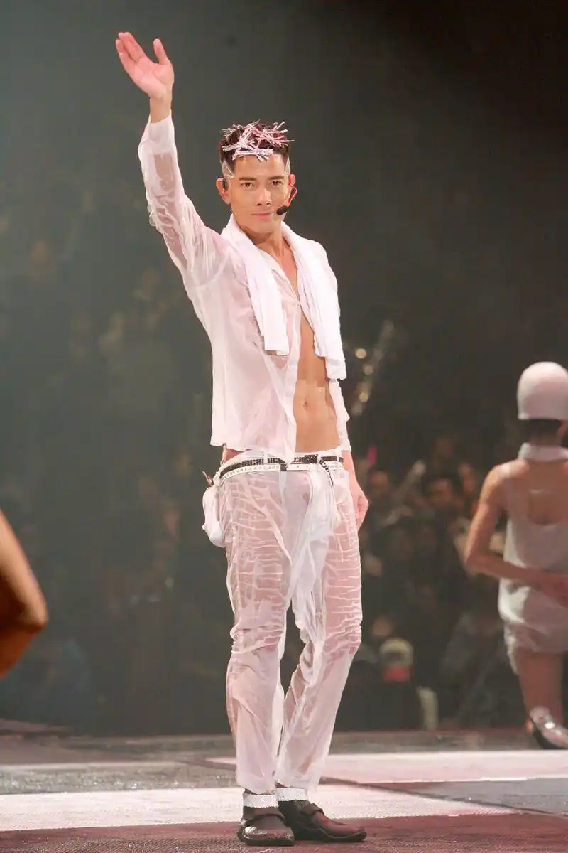 2007年,郭富城《舞林正传》演唱会,湿身造型超经典的