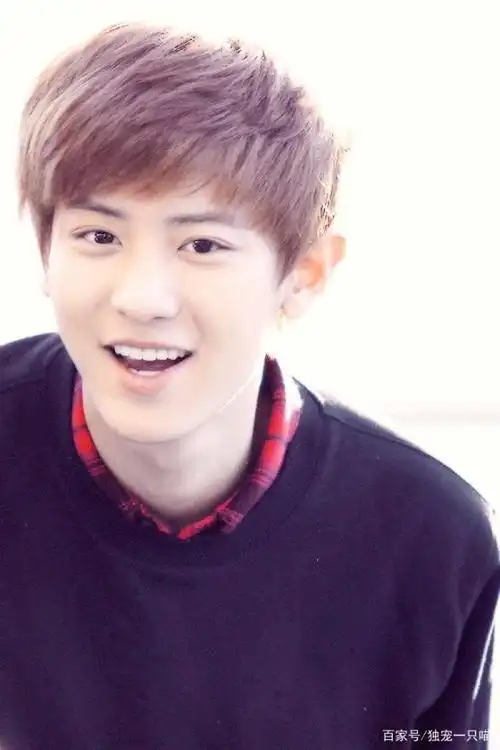 朴灿烈是什么小可爱呀,笑起来的模样真的太心动了!