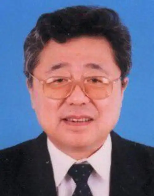 他52岁担任公安部部长,60岁担任海南省委书记,父亲曾担任市长