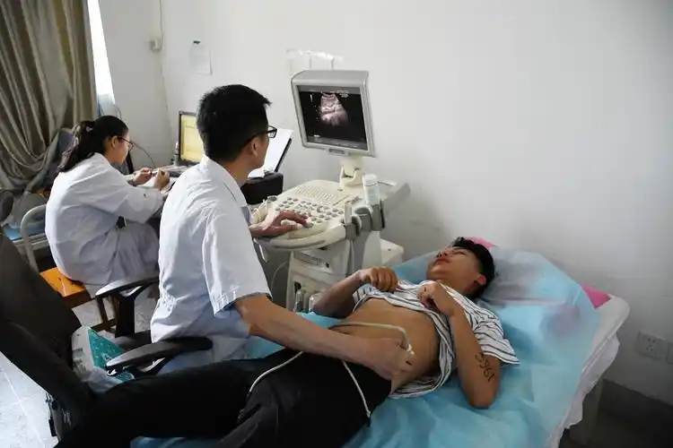 池州市贵池区人武部组织800余名入伍新兵进行体检!