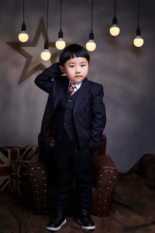 阿伟的儿童摄影作品《帅气小男生》