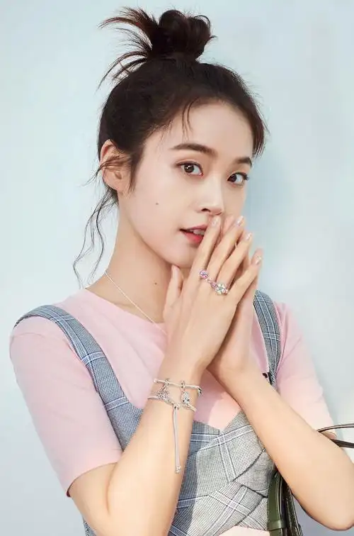 30岁张佳宁晒最新美照,一袭白色薄纱连衣裙梦幻唯美浪漫!