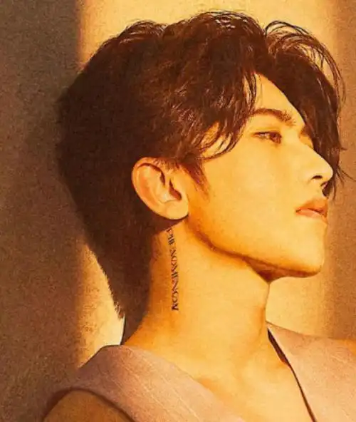 纹身贴贴这里好性感…就和香水喷在耳后一个意思谁懂93#蔡徐坤新歌