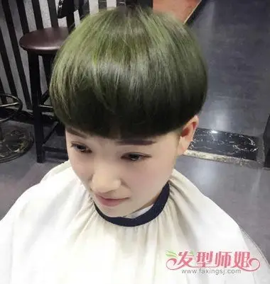 女生蘑菇头短发发型图片 发质硬可以留蘑菇头吗(3)