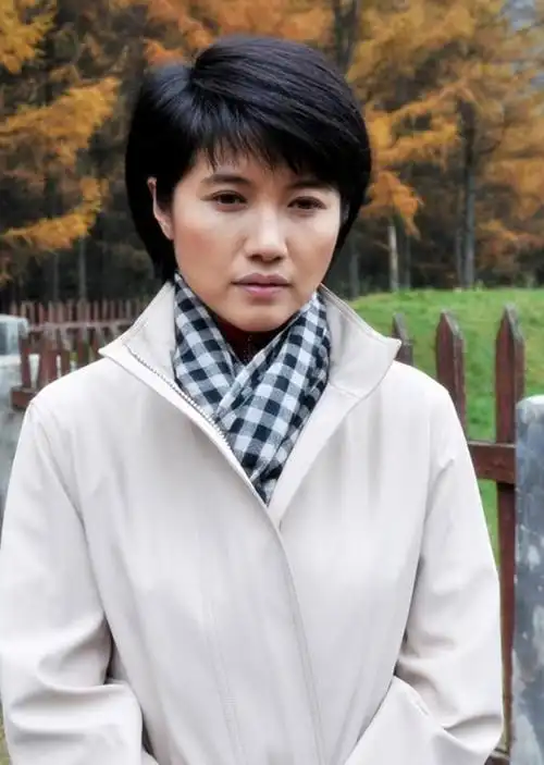 演技受到多方的赞誉,作品受到大众的肯定,她却始终难以走红|颜丙燕