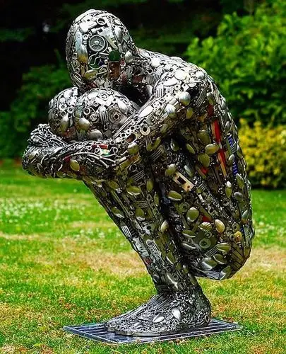 艺术家把螺母螺栓和废金属变成真人大小的动物雕塑