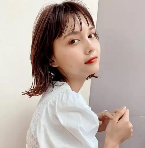 头发油,2021年已成为时尚