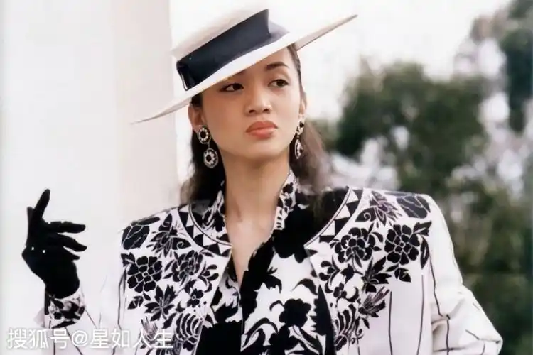 港媒曝梅艳芳生前受辱经历:曾遭大佬掌掴,在ktv被强拉去唱歌!