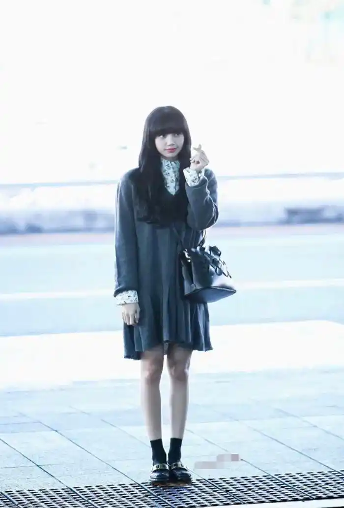 不敢相信这是lisa的腿快跟佳琦学习搓澡大法