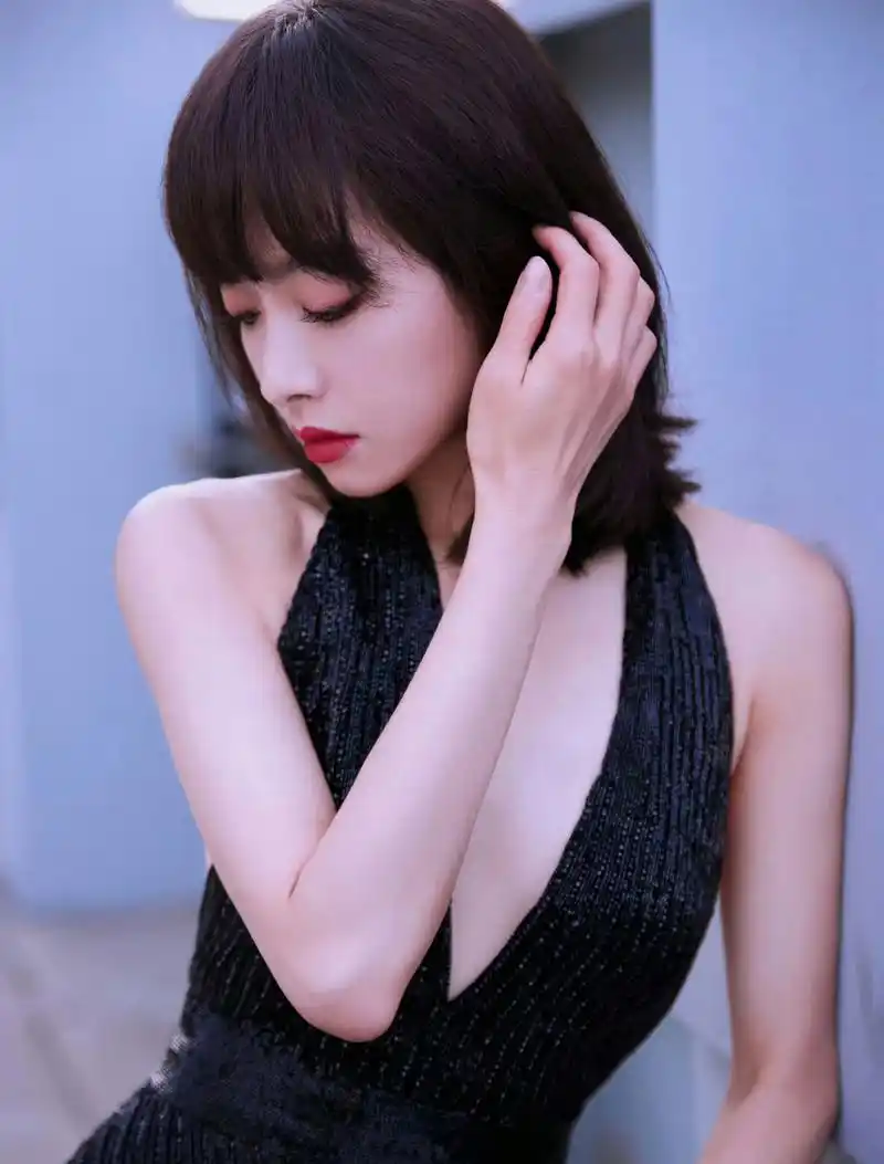 宋茜是美,不过我真怕她走着摔倒了.