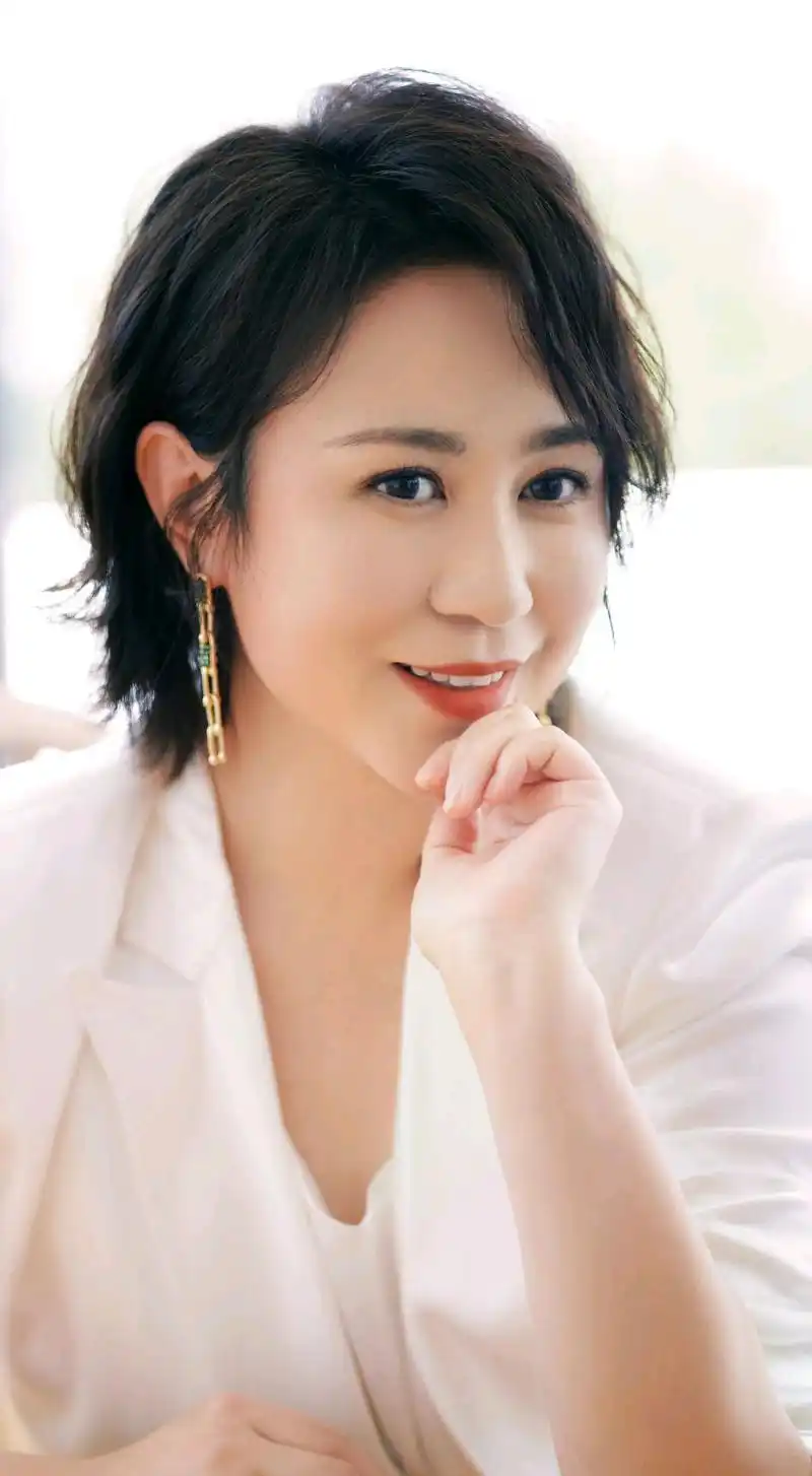 喜剧演员马丽,也有性感柔美的一面