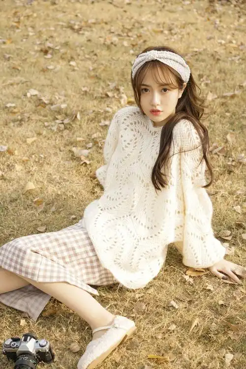 拍照好看的女生最常用的7个姿势,简约又自然,拍照很上镜