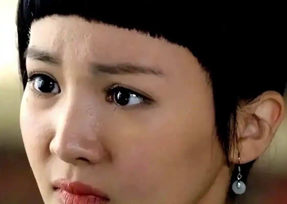 成名前的金晨和现在的金晨,这容貌变化也太大了,感觉完全不像是同一个