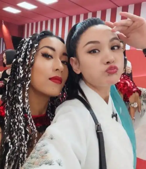 吉克隽逸却说:没有人配拥有我,刘德华也结婚了.