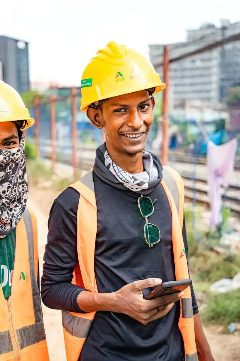 建筑工人.#国外生活 #摄影 #孟加拉国 #打工人 #肖像  - 抖音