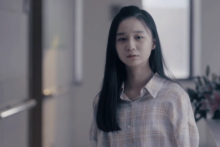 电视剧小舍得小南俪扮演者栾西子长裙剧照图片