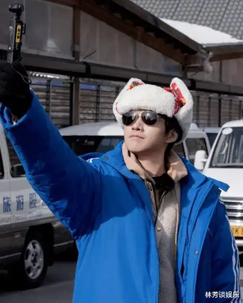 魏大勋自拍粉丝狂喜网友这张图片我也可以哥哥