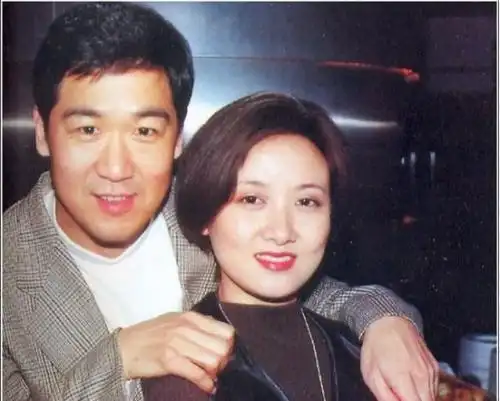 罗秀春:被张国立"抛弃"后,一生没再婚,儿子张默成永远的痛