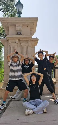 集体照创意照拍不好?这几款姿势,总有一款适合你!