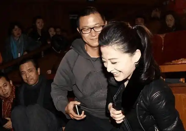 明星曾剑与妻子梅婷的完美家庭生活