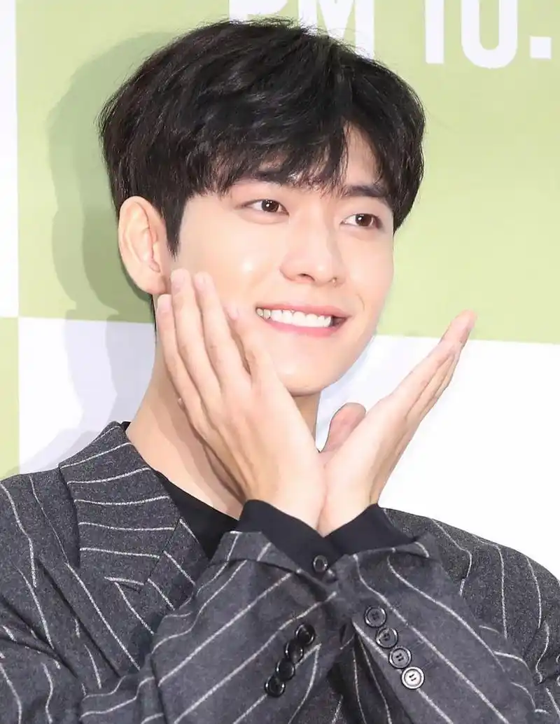 肖战,全名肖赞,内地影视歌坛双栖明星!