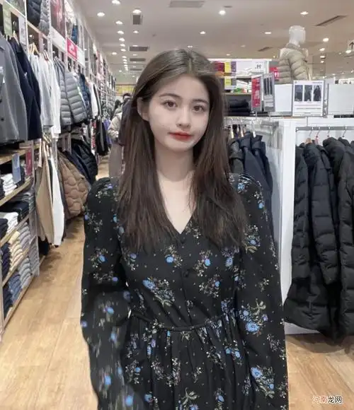 胖妹圆脸的短发发型图片 140斤胖女圆脸发型短发