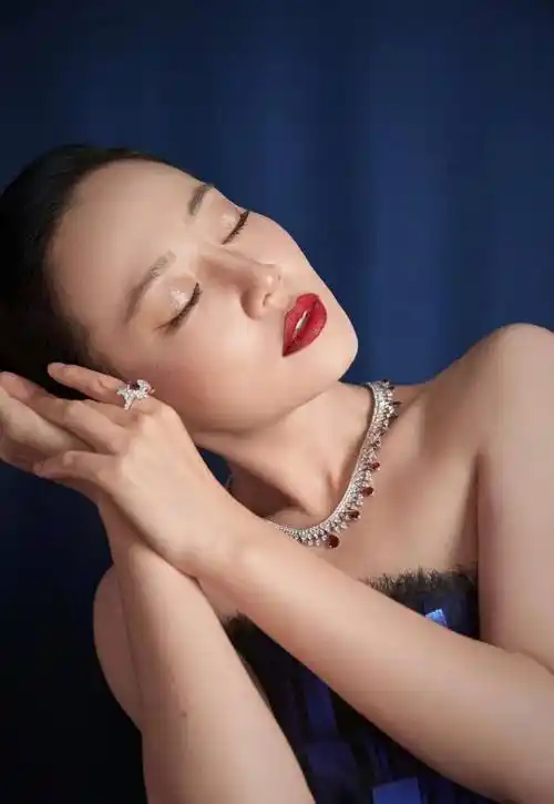 原创零绯闻零炒作只靠演技征服观众40岁的谭卓你早该火了