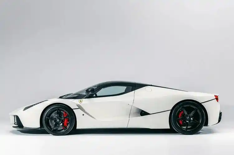 法拉利laferrari,开了14公里赚了将近300万美元