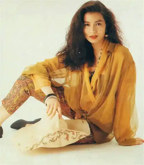 香港第一美女,迷倒成龙刘德华,为何独守空房16年?只因她太痴情!