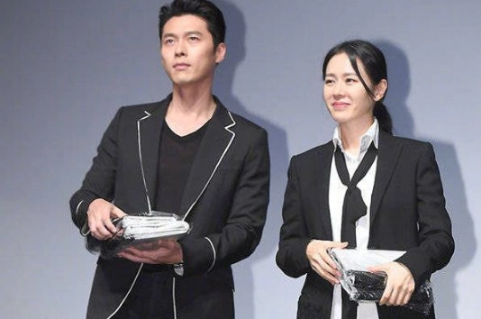 玄彬孙艺珍同框出席新剧发布会,正面否认恋情,坦言私下关系很好