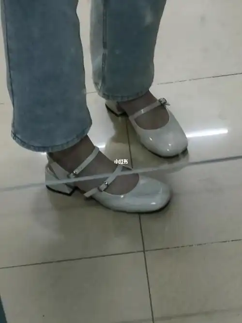 39码大脚女孩也能穿高跟凉鞋了